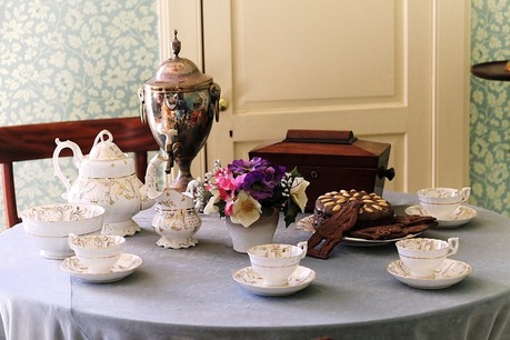 20th Wedding Anniversary Gift List Traditional, Flower, Gem, China, Tea: Ladymermaid.com