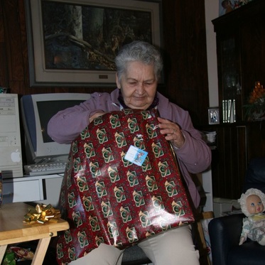 Creative Gift Ideas for the Elderly: The Gift Ideas List Site